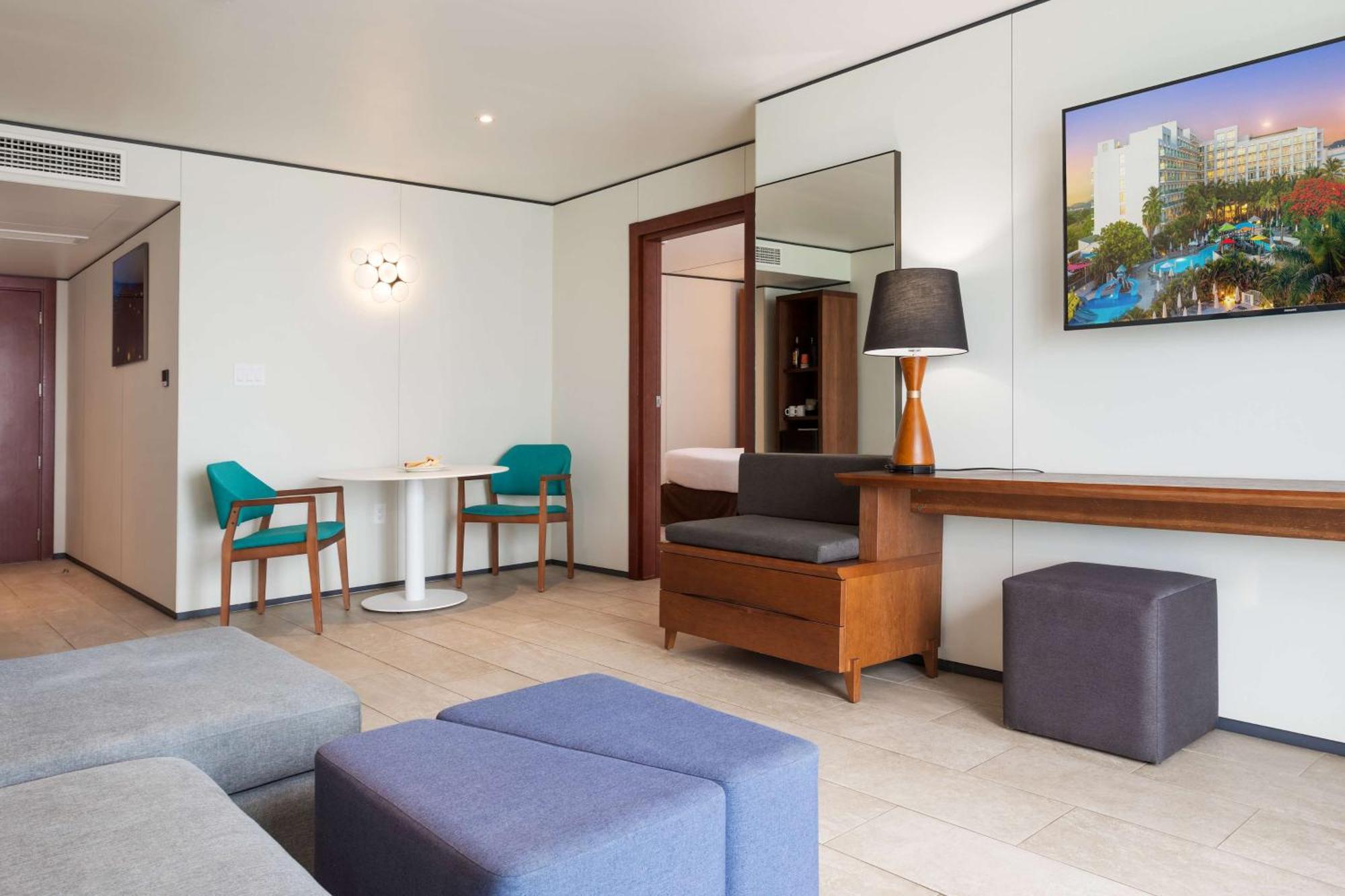 Sonesta Maho Beach All Inclusive Resort Casino & Spa Exteriör bild