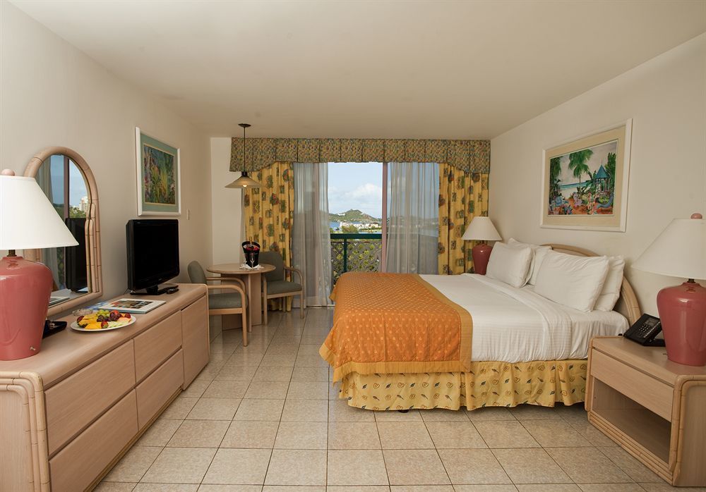 Sonesta Maho Beach All Inclusive Resort Casino & Spa Rum bild